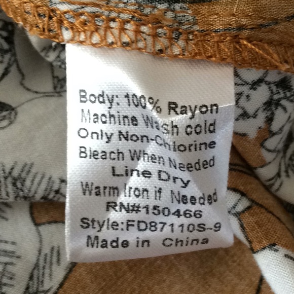 fun2fun V-Neck Floral Blouse in Size M - Picture 7 of 8